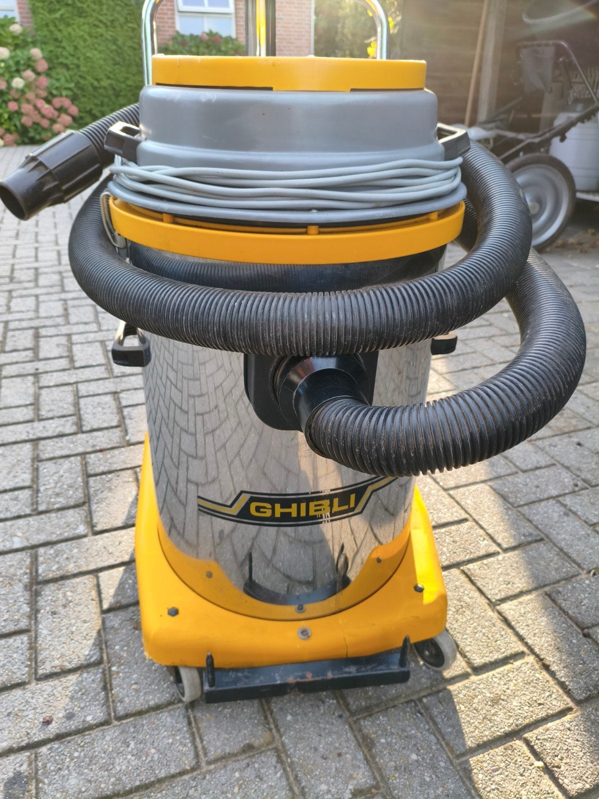 Ghibli Industriële Stofzuiger - Krachtig en Betrouwbaar, Ophalen, Gebruikt, Industriële stofzuiger, 2000 watt of meer