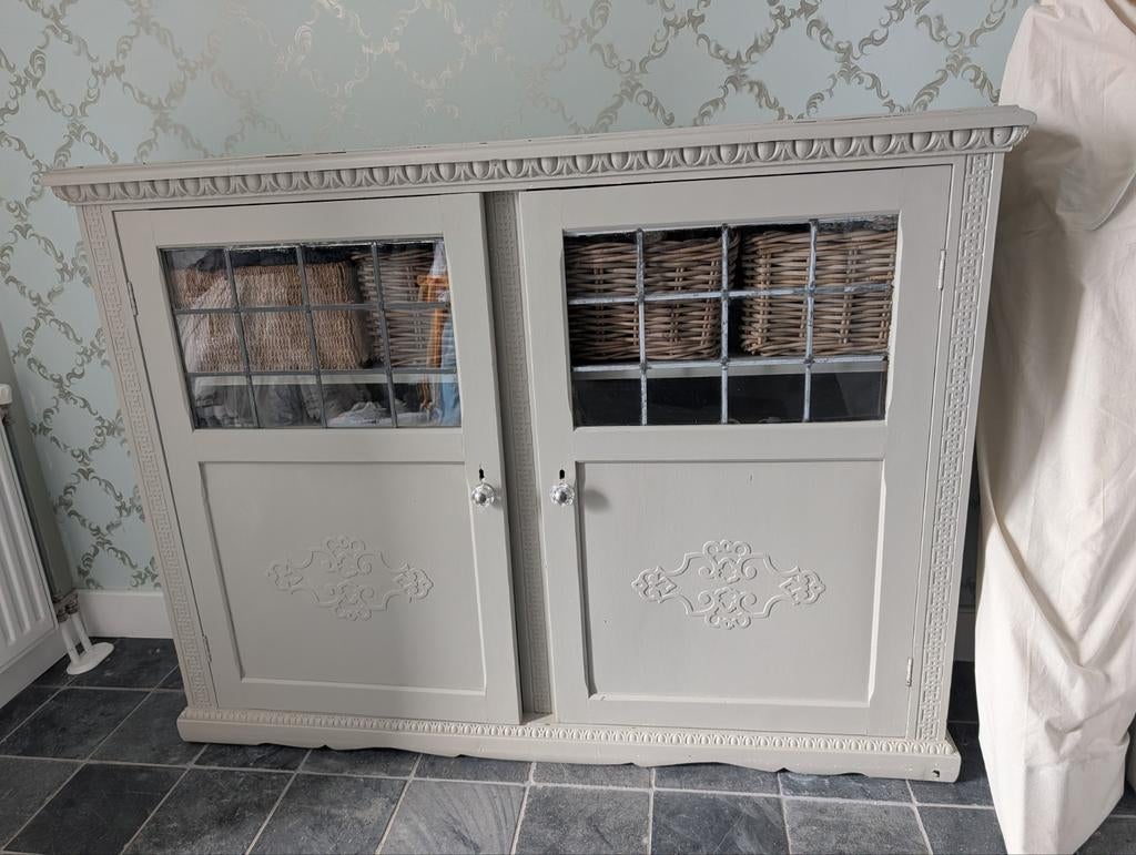 Handige kast met mooi oud glas - mist 1 raampje, Ophalen of Verzenden