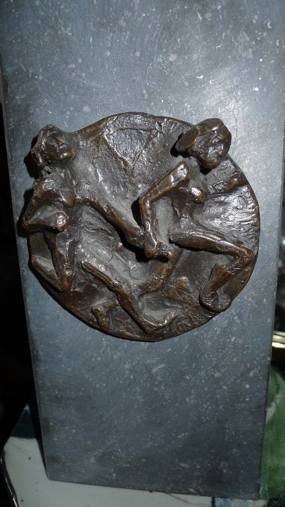 Jits Bakker, bronzen plaquette, estafetteloopsters, Ophalen, Groep mensen, Minder dan 20 cm, Brons