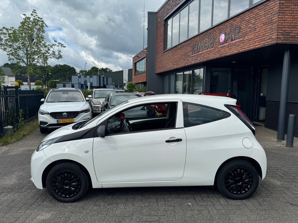 Toyota Aygo 1.0 VVT-i x-now AIRCO CRUISE APK APRIL 2027 ORIG, Voorwielaandrijving, Gebruikt, Euro 6, 4 stoelen