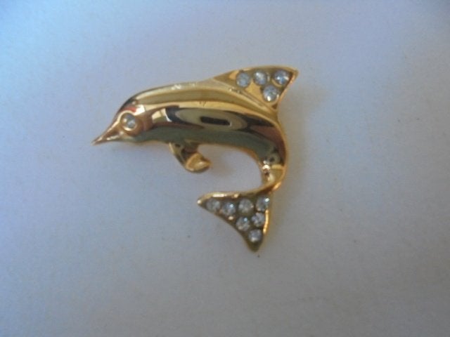 Mooie broche dolfijn met strass, Overige materialen, Minder dan 4 cm, Ophalen of Verzenden, Zo goed als nieuw