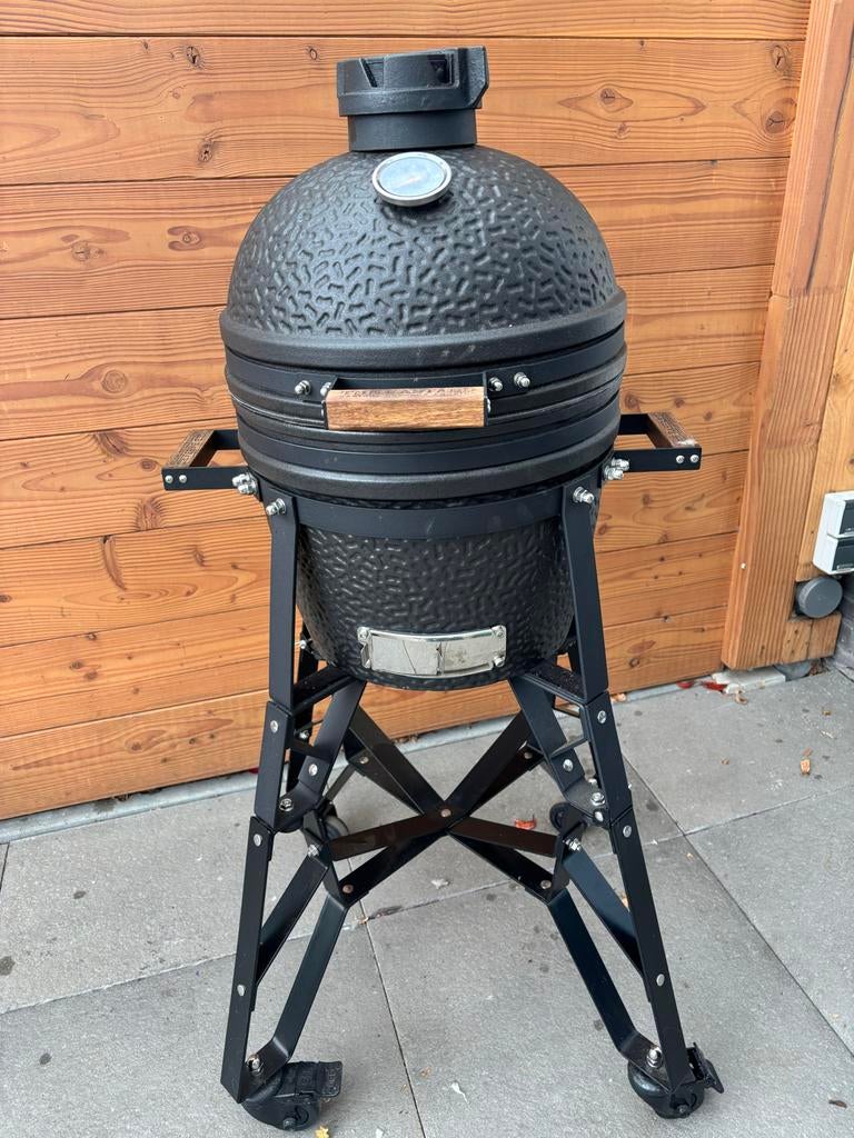 The Bastard Urban Compact Kamado BBQ - Compleet, Ophalen of Verzenden, Zo goed als nieuw, Met accessoires