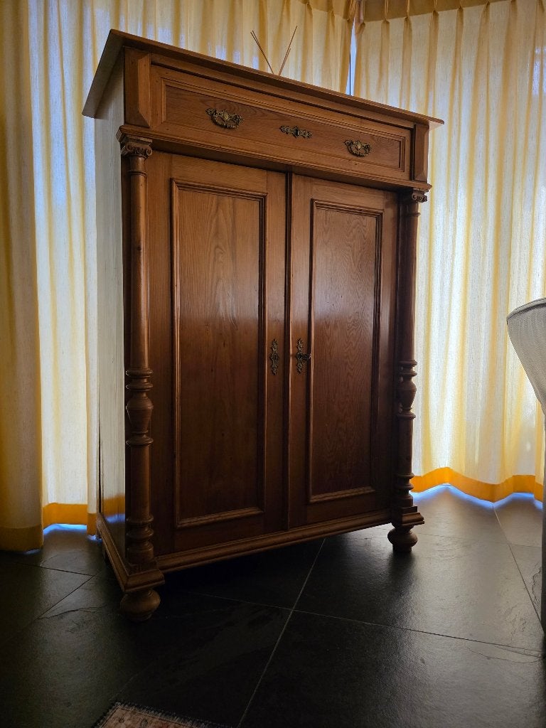 Meidenkast, Ophalen