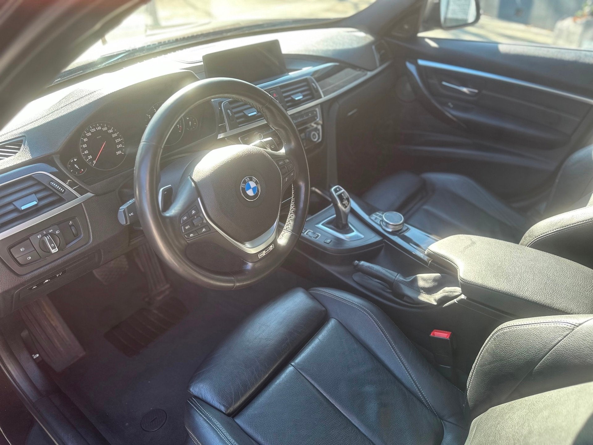 BMW 3-serie Touring 330i | PANO | ELEK. TREKHAAK | MEMORY ST, Automaat, Achterwielaandrijving, 4 cilinders, Automatische klimaatregeling