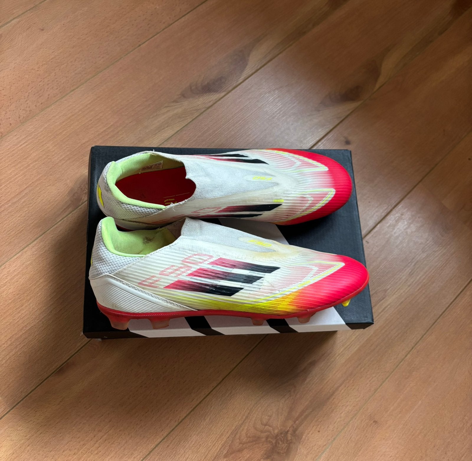 Adidas f50 voetbalschoenen, Sport en Fitness, Maat XS of kleiner, Schoenen, Ophalen of Verzenden, Zo goed als nieuw