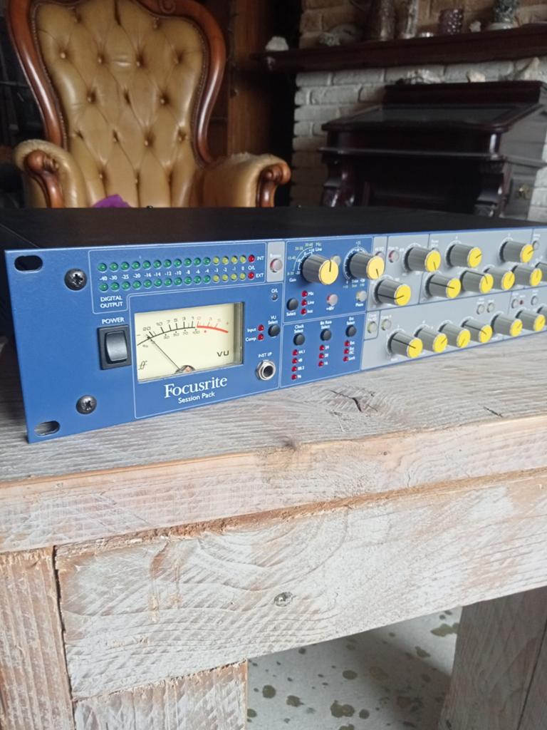 Focusrite Isa 220 Channel Strip, Muziek en Instrumenten, Ophalen, Zo goed als nieuw