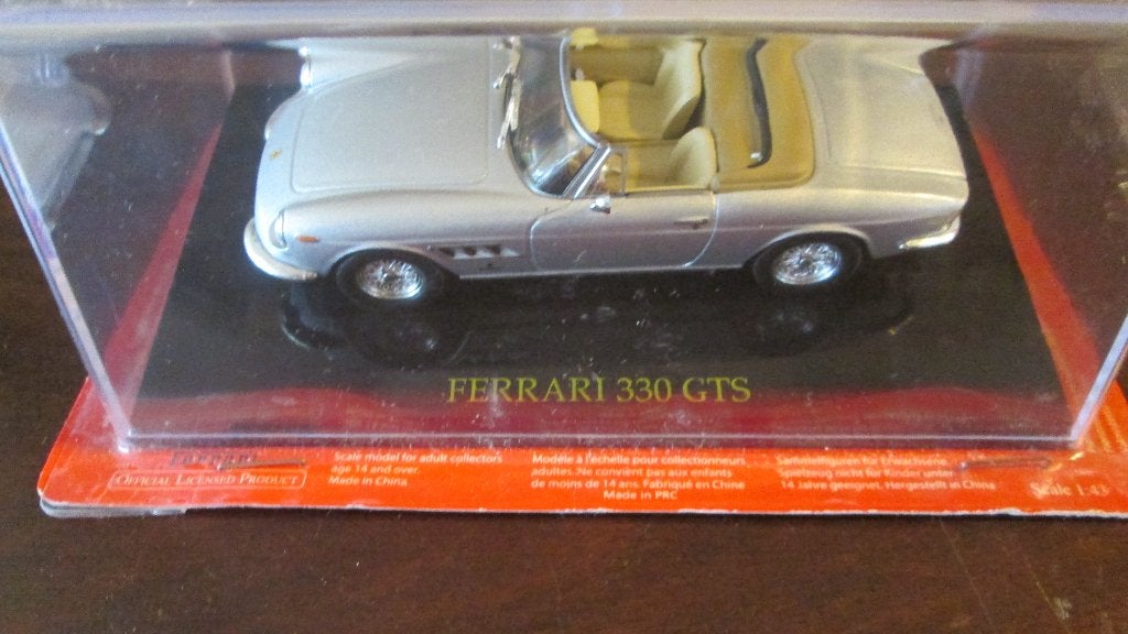 Ferrari 330 GTS Grijs in vitrinebox 1:43, Ophalen of Verzenden, Nieuw, Auto, Overige merken