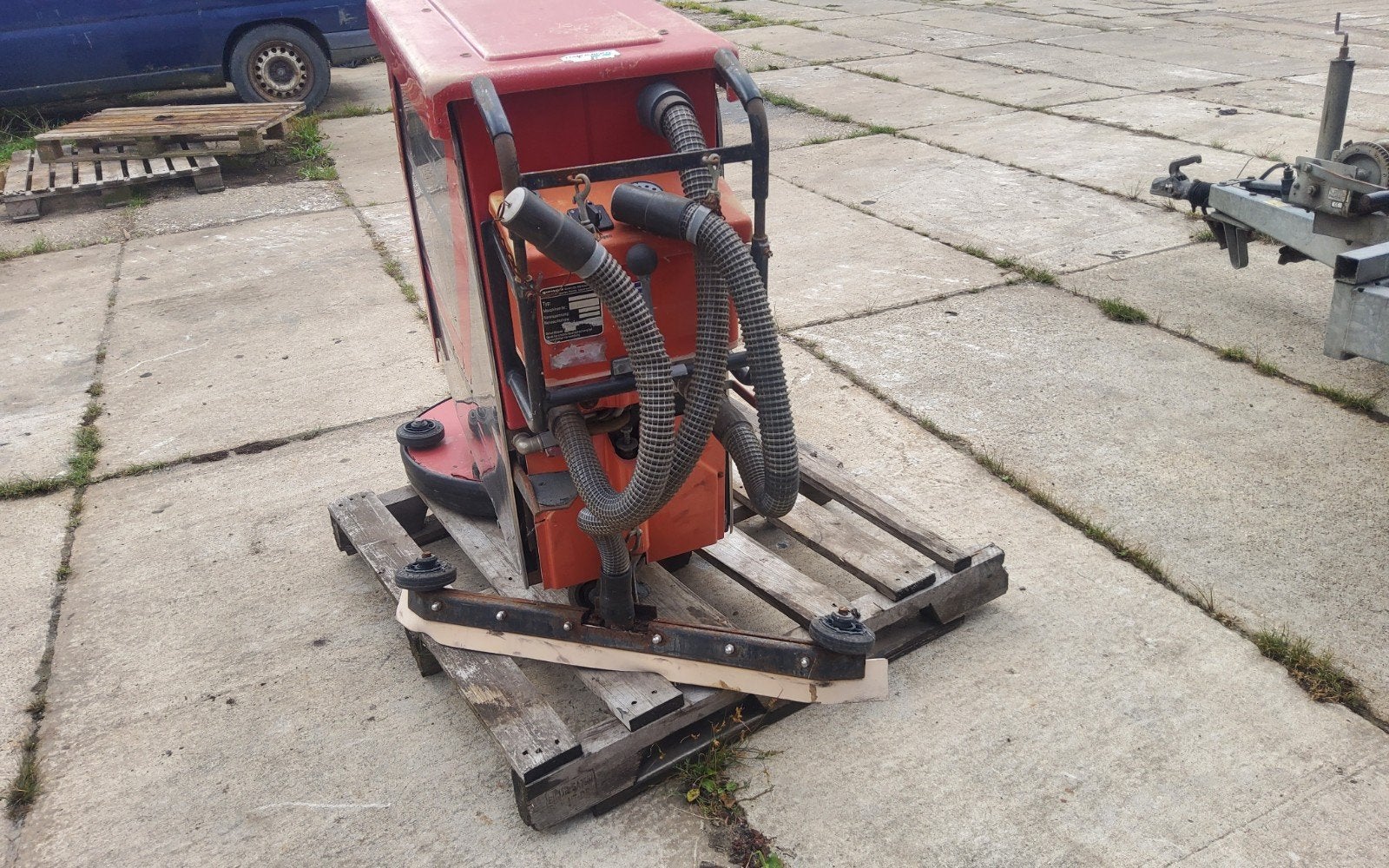Dweilmachine. Vloerschrobzuigmachine, Ophalen