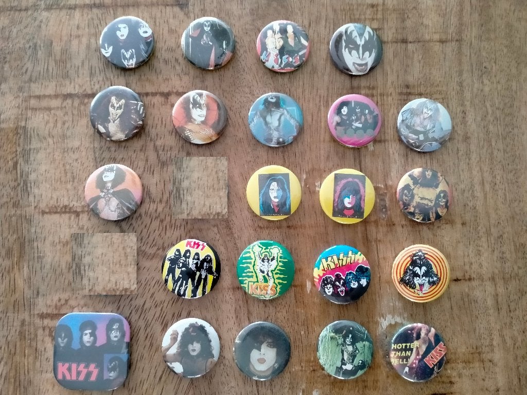 Kiss muziek Gene Ace band gothic buttons set Vintage, Verzamelen, Ophalen of Verzenden, Zo goed als nieuw