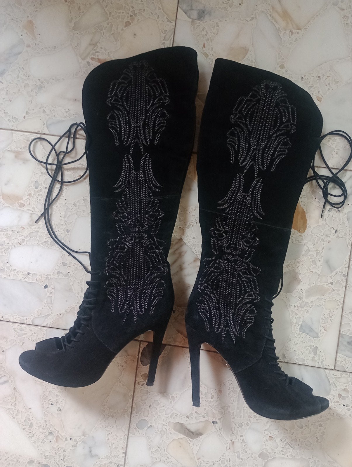 Zwarte hoge high heel laarzen met hak en vetersluiting, Hoge laarzen, Zwart, Ophalen of Verzenden, Onbekend