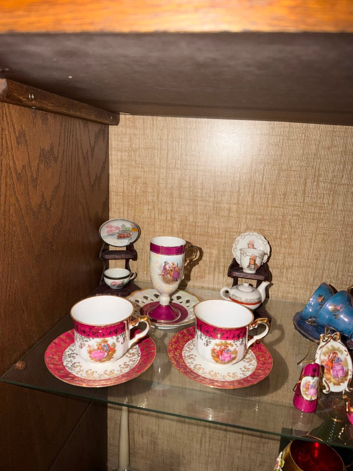 rood servies, Ophalen