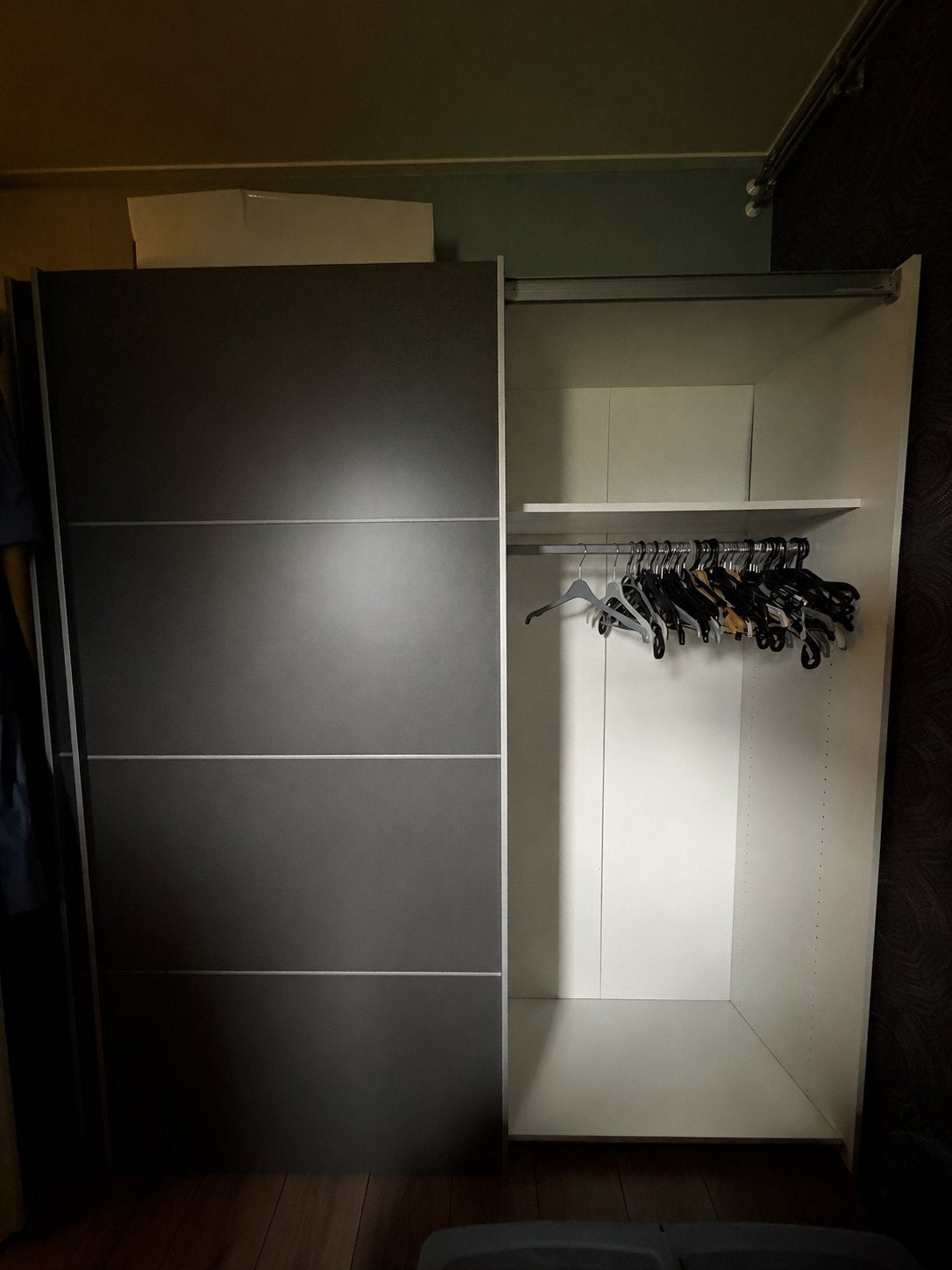 Kledingkast met 2 schuifdeuren, Huis en Inrichting, Kasten | Kledingkasten, Gebruikt, Ophalen of Verzenden, 200 cm of meer, Met deur(en)