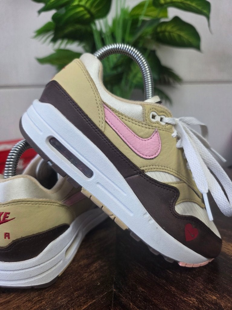 Nike Air Max 1 Valentine's Day maat 36, Beige, Nike, Ophalen of Verzenden, Nike