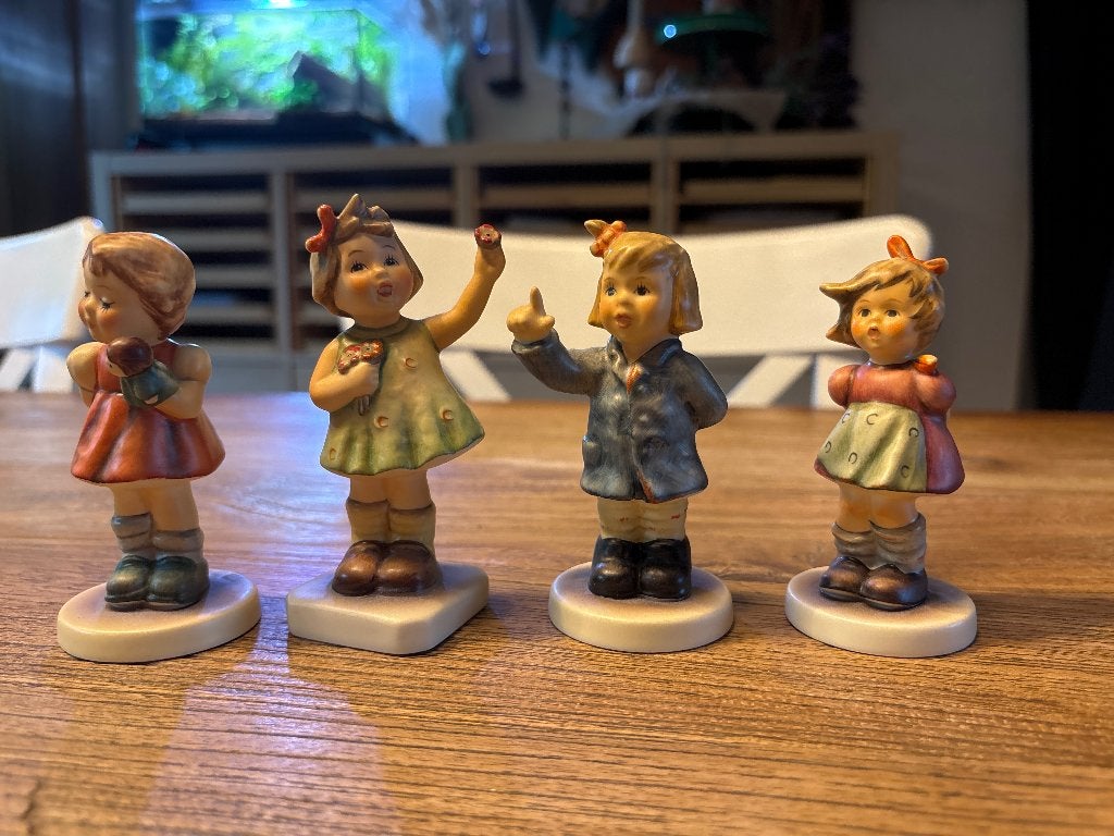 4 originele Goebel M.I. Hummel beeldjes – Hummel Club, Ophalen of Verzenden, Zo goed als nieuw, Hummel