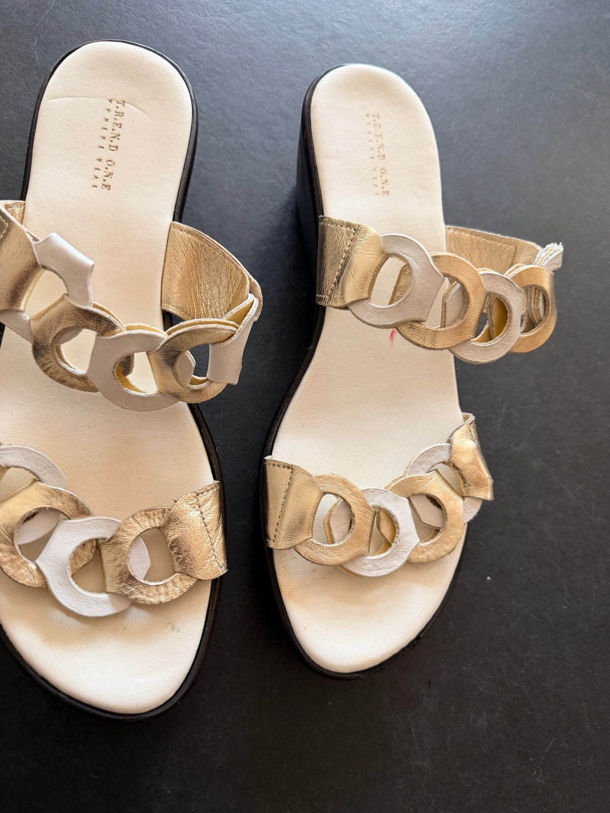 Zomer slippers maat 41 Trend One, Kleding | Dames, Ophalen of Verzenden, Gedragen, Overige kleuren, Slippers