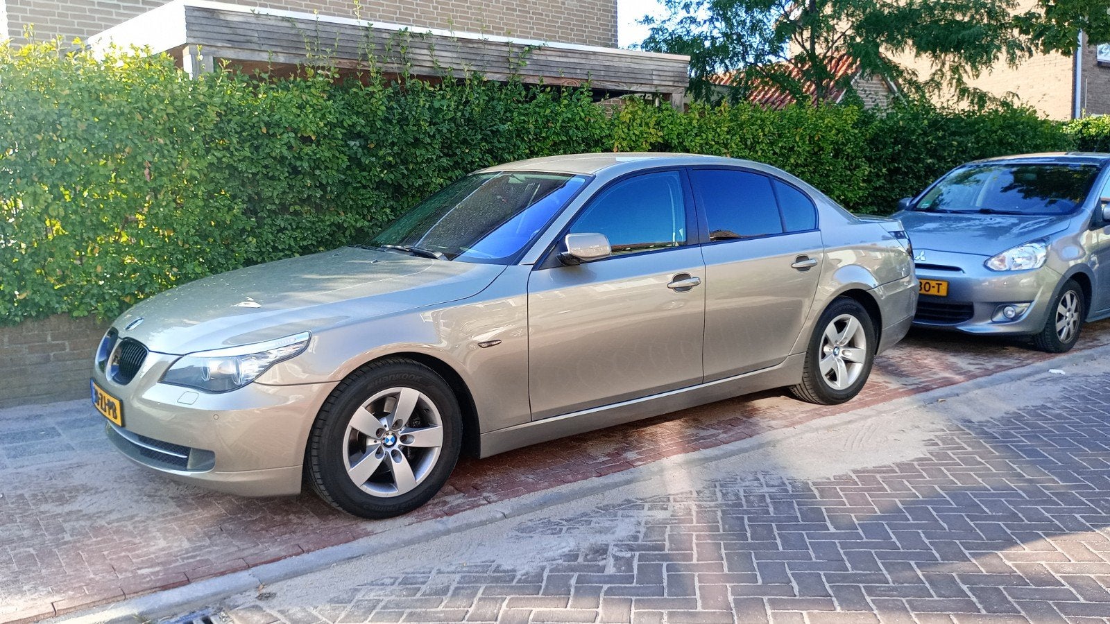 BMW 5-Serie 2.5 I 523 AUT 2008 Bruin, Auto's, Achterwielaandrijving, 1800 kg, Bruin, Origineel Nederlands