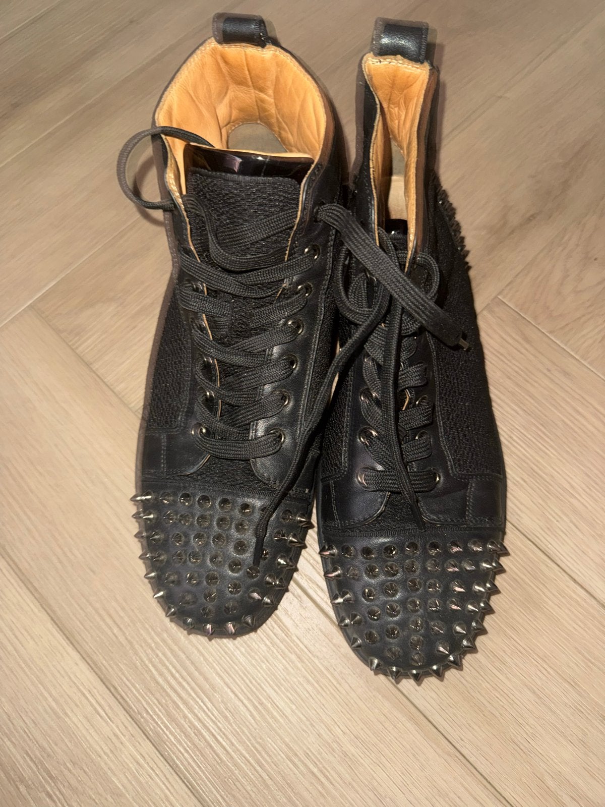 Christian Louboutin Spikes Sneakers Maat 42 100 euro, Ophalen of Verzenden, Gedragen, Zwart, Sneakers of Gympen