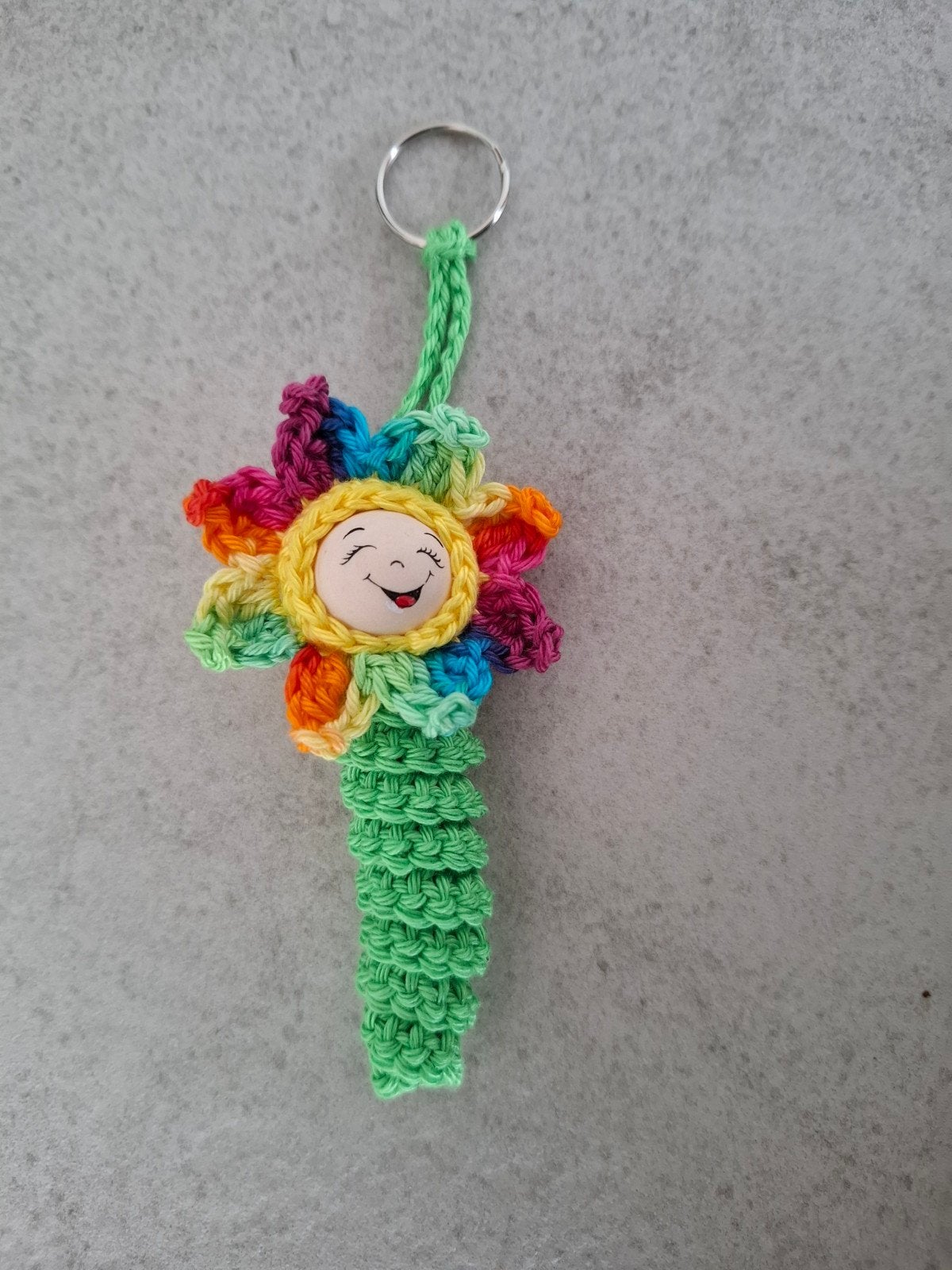 Gelukspoppetje Sleutelhanger - Handgemaakt Bloempje, Handgemaakt, Textiel, Nieuw, Meerkleurig