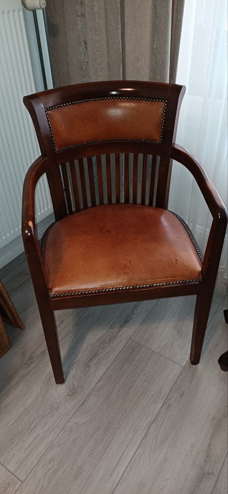Twee vintage leren stoelen met houten frame, Ophalen, Gebruikt, Bruin, Klassiek