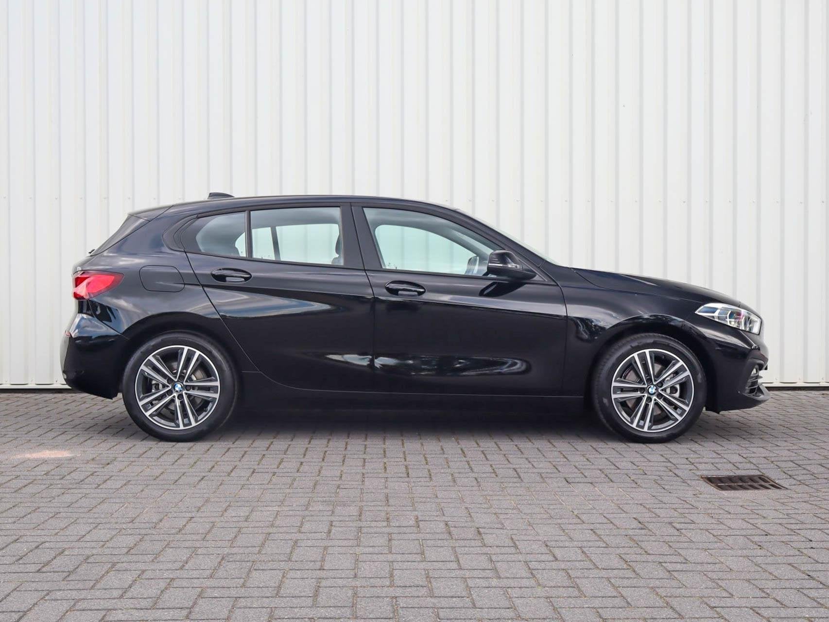 BMW 1-serie 118i 136pk AUT Business Edition | Apple CarPlay, Auto's, 12 maanden, Gebruikt, Zwart, Origineel Nederlands