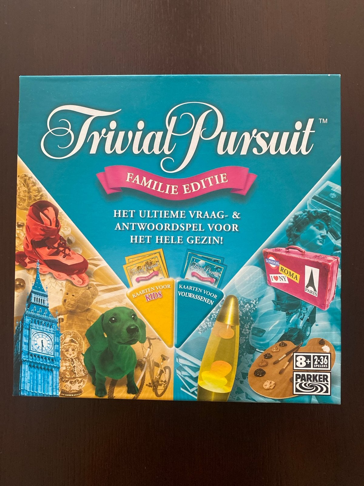 Trivial Pursuit Familie Editie - Het Ultieme Vraag- & Antwoo, Drie of vier spelers, Ophalen of Verzenden, Zo goed als nieuw