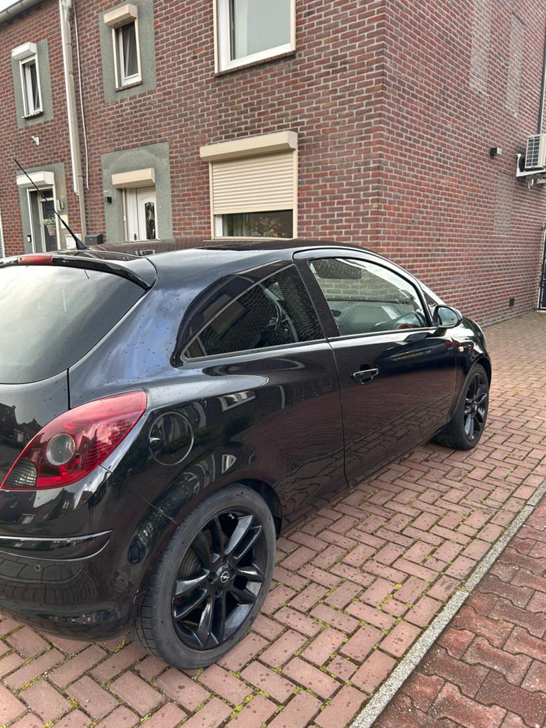 Opel Corsa 1.4 16V 3D 2010 Zwart, Auto's, Voorwielaandrijving, 101 pk, 40 €/maand, 4 cilinders