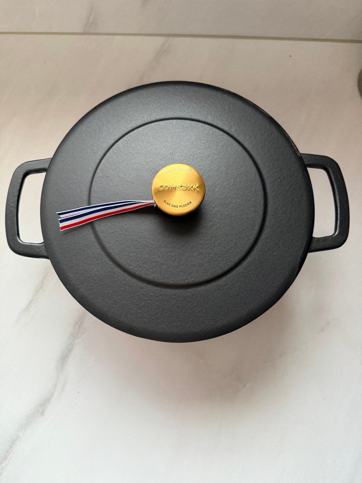 COMBEKK Dutch Oven 24cm - Gietijzeren Braadpan Zwart, Huis en Inrichting, Nieuw, Ophalen of Verzenden, Geschikt voor inductie