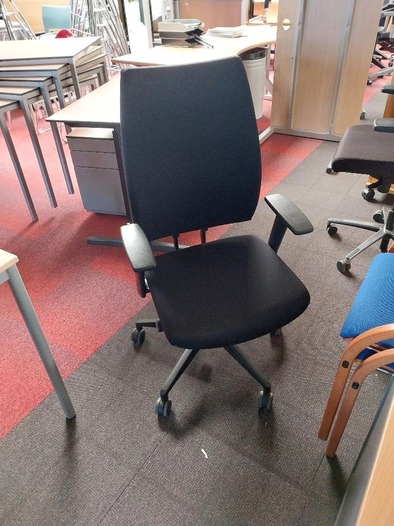 Gebruikte bureaustoel als nieuw. div. verstelmogelijkheden!, Ophalen, Gaming bureaustoel, Zwart, Zo goed als nieuw