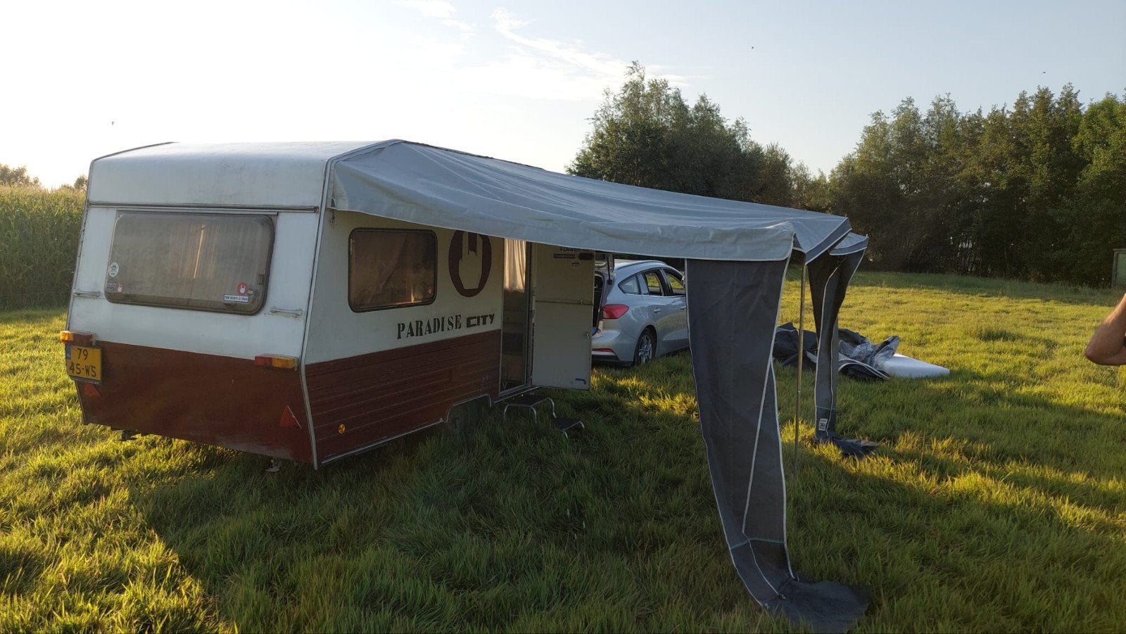 Festival Caravan met kenteken en 3 Slaapplekken, Caravans en Kamperen, Caravans, Vast bed, Tot en met 3, Bürstner, 4 tot 5 meter