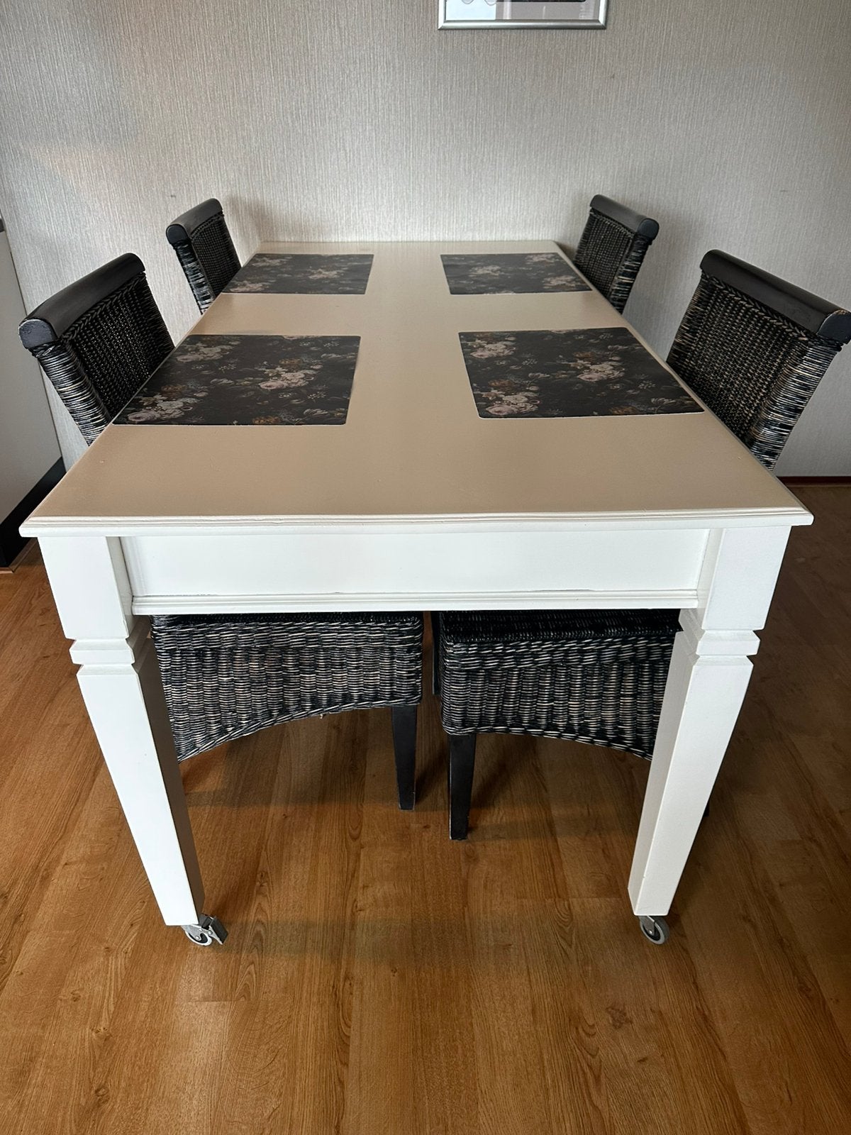 Mooie witte tafel met vier stoelen, Gebruikt, Vijf personen of meer, 150 tot 200 cm, Rechthoekig