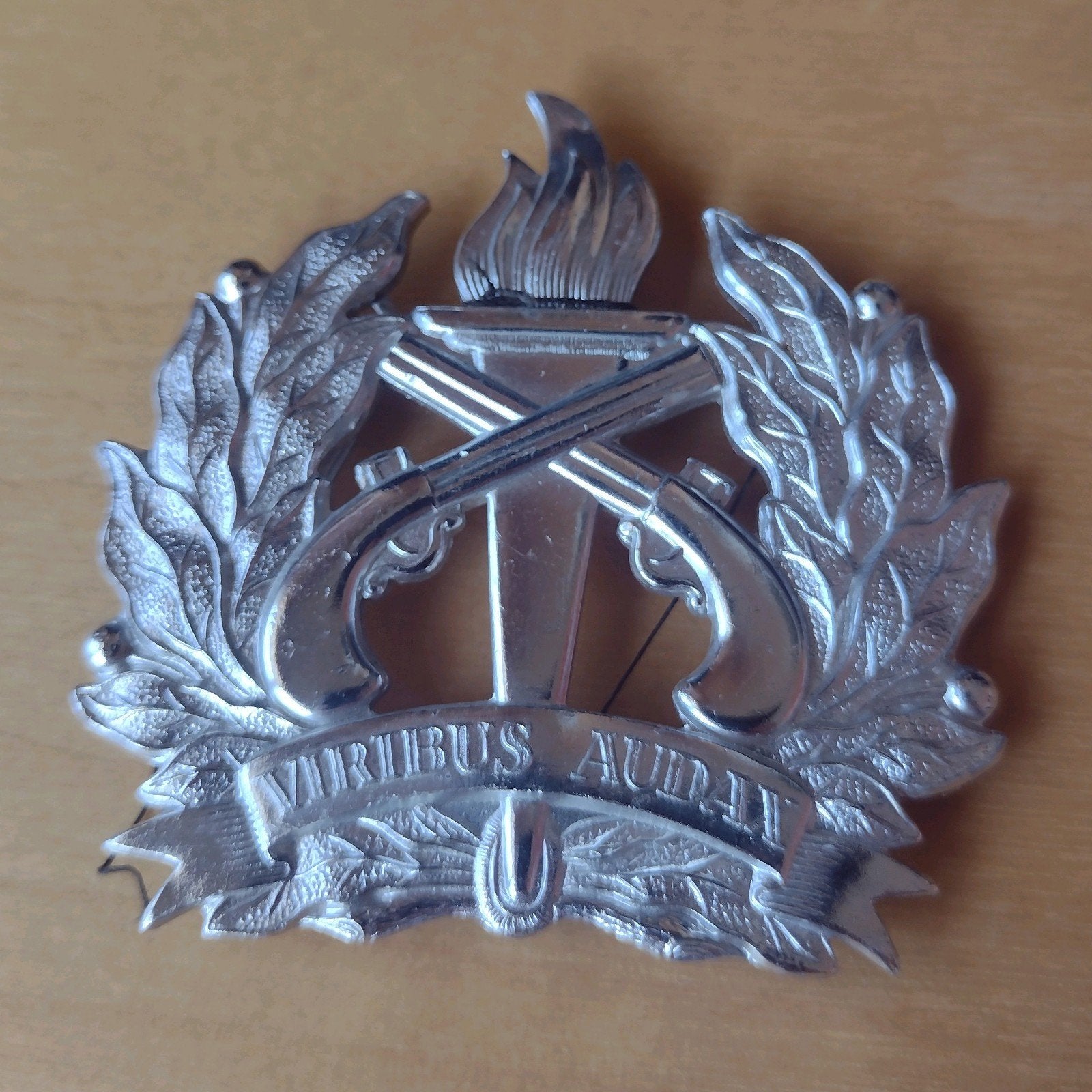 Surinaamse politiepet embleem, Verzamelen, Militaria | Algemeen, Ophalen of Verzenden