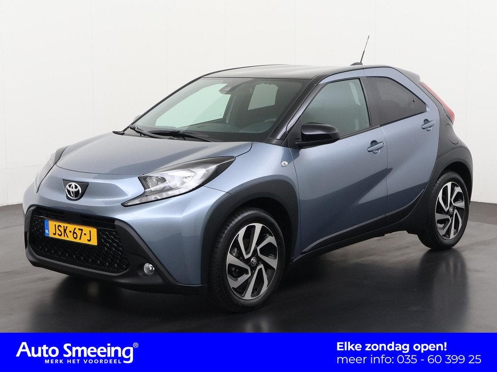 Toyota Aygo X 1.0 VVT-i MT Play Two-Tone | Stoelverwarming |, Auto's, Toyota, 12 maanden, Stof, Gebruikt, Euro 6