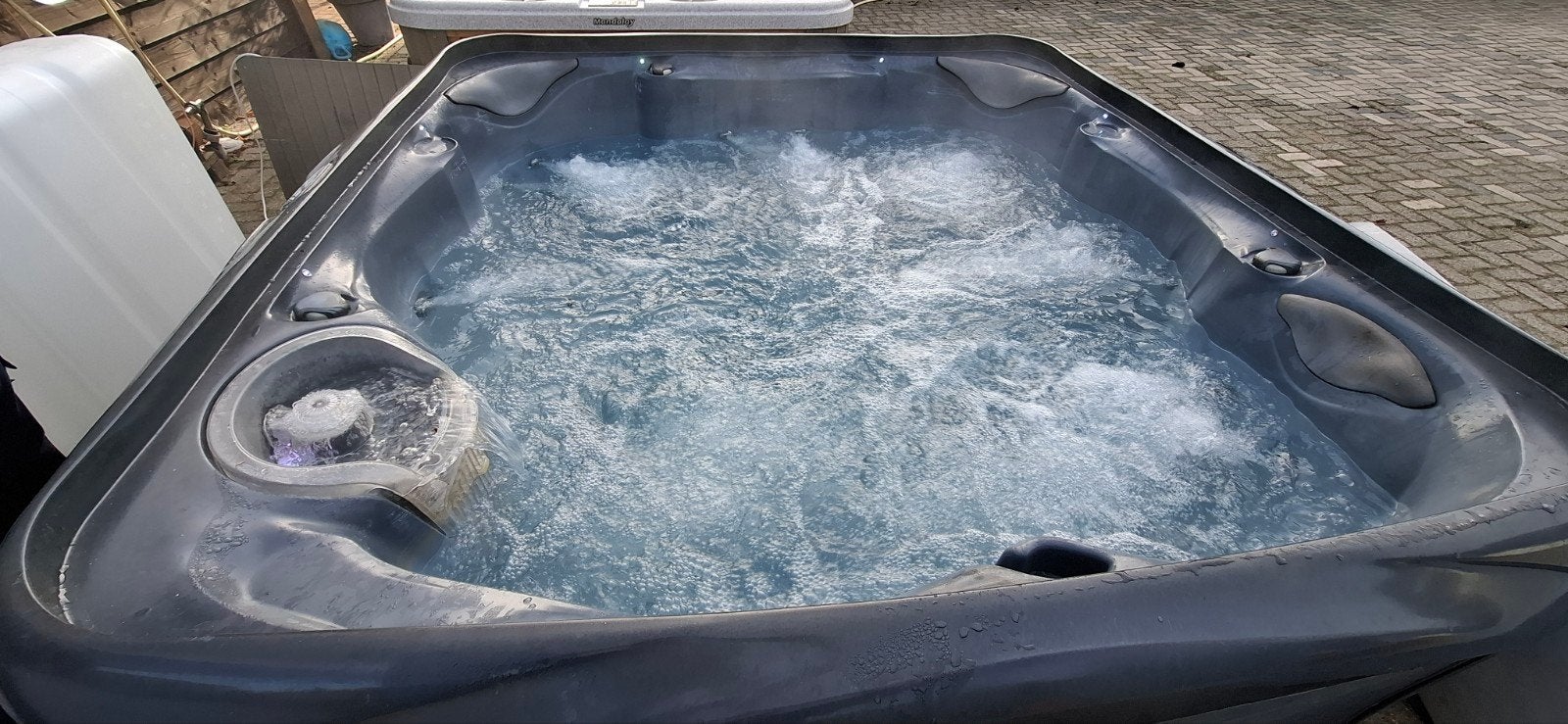 Dreammaker Jacuzzi 6-persoons met nieuwe besturing, Tuin en Terras, Ophalen, Gebruikt, Afdekzeil, Vast