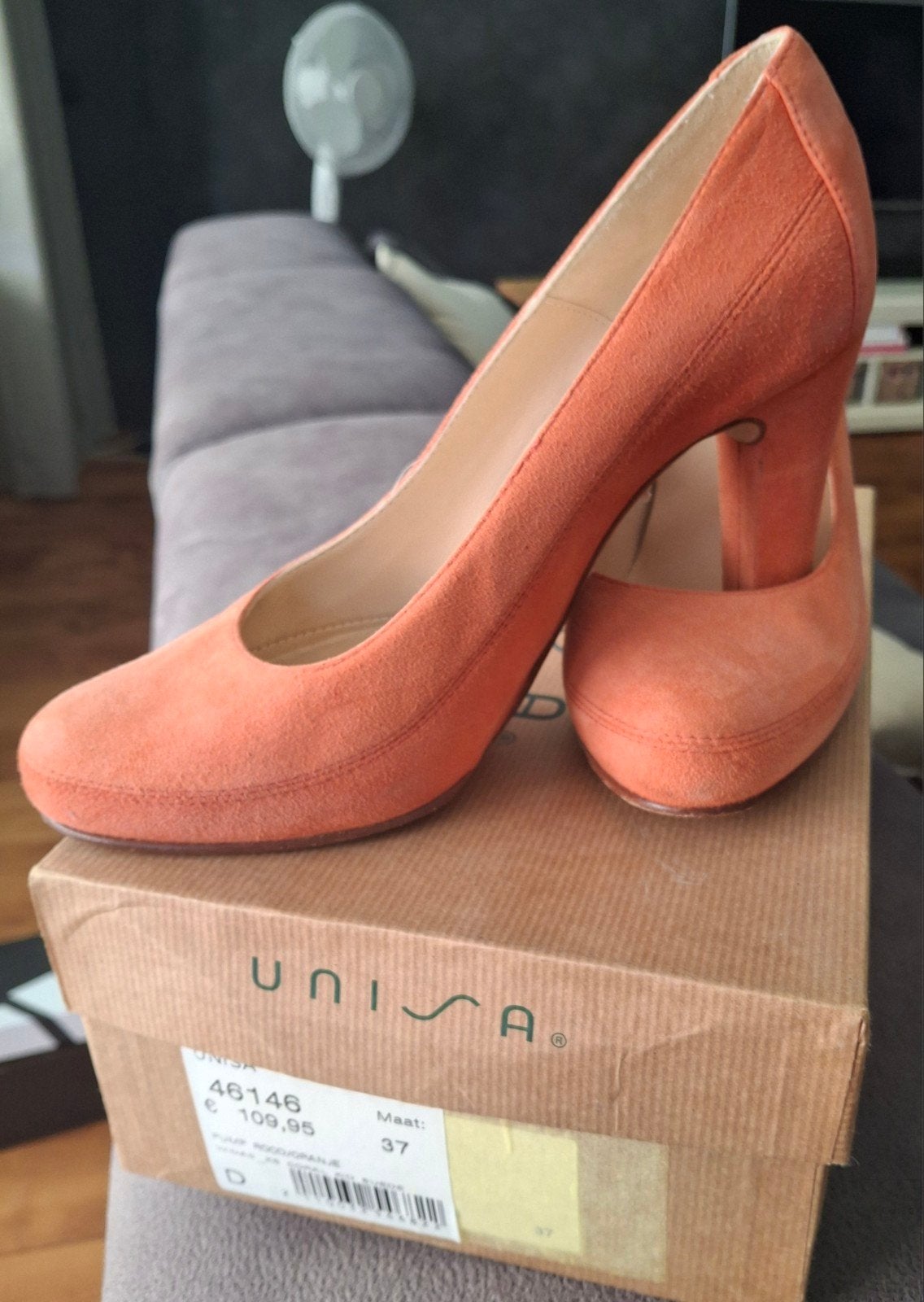 Unisa suède pumps - koraal - Maat 37, Pumps, Oranje, Ophalen of Verzenden, Unisa