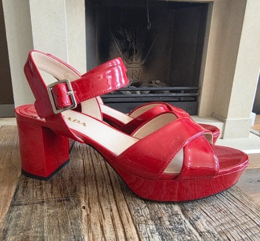 Prachtige Prada Sandalen maat 38 rood, Prada, Zo goed als nieuw, Rood, Sandalen of Muiltjes