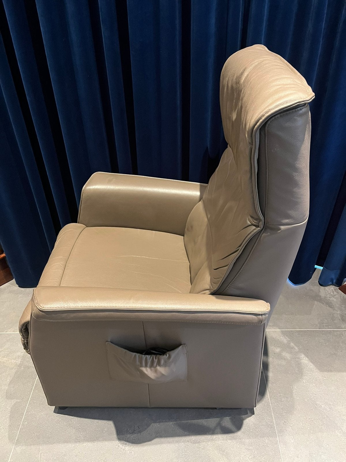 Elektrische sta op stoel staopstoel merk  Ciar kleur Taupe, Ophalen, Zo goed als nieuw, 75 tot 100 cm, 50 tot 75 cm