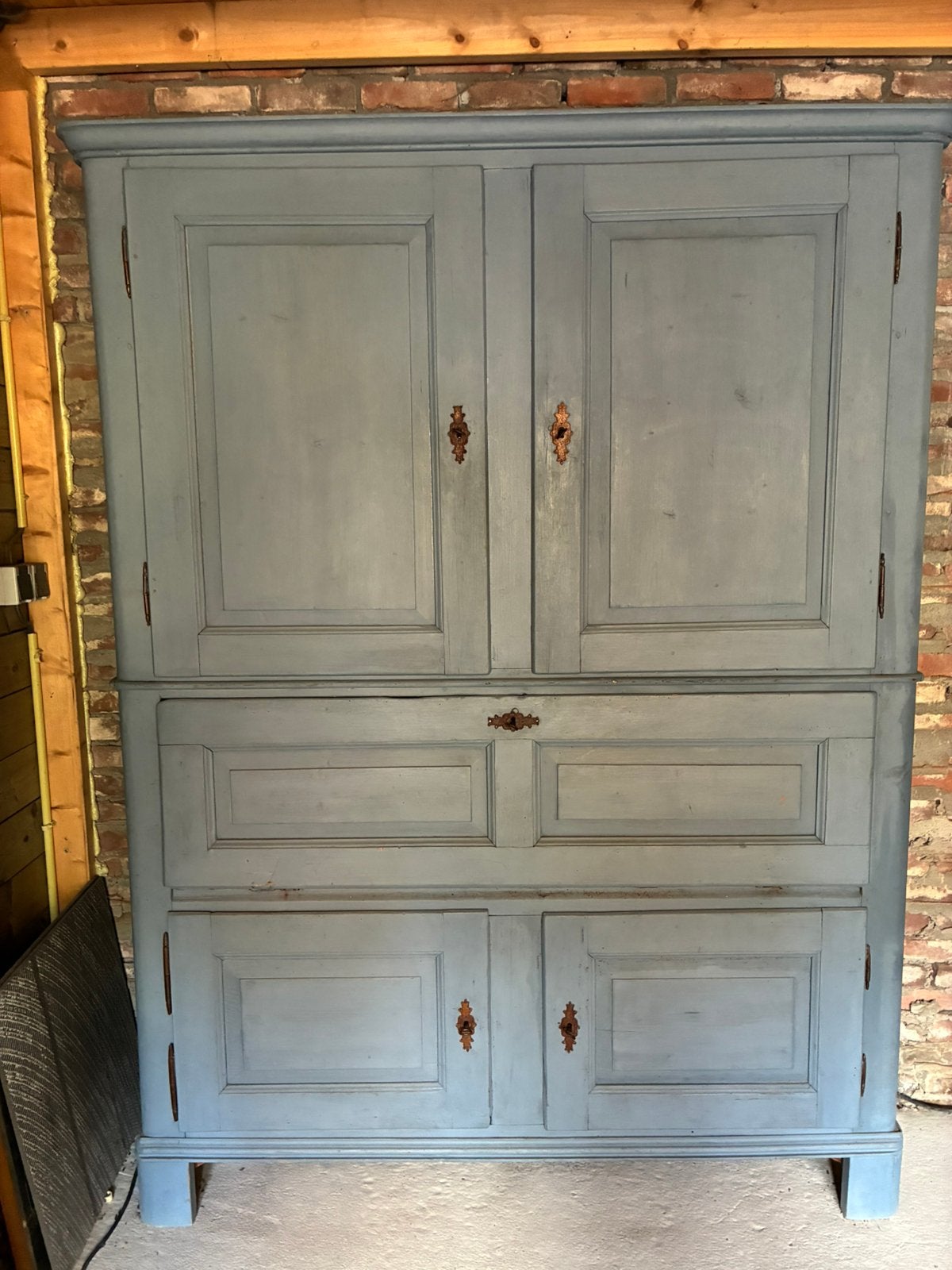 Brocante kast met veel bergruimte, Ophalen