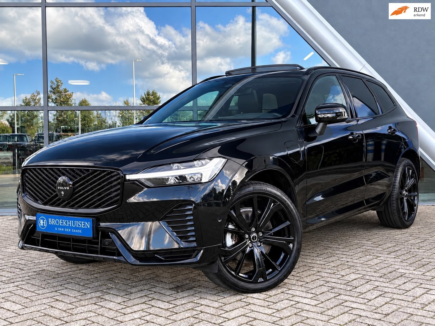 Volvo XC60 2.0 T8 Plug-in hybrid AWD Ultra Black Edition FAC, Auto's, Automaat, Dealer onderhouden, Gebruikt, Zwart