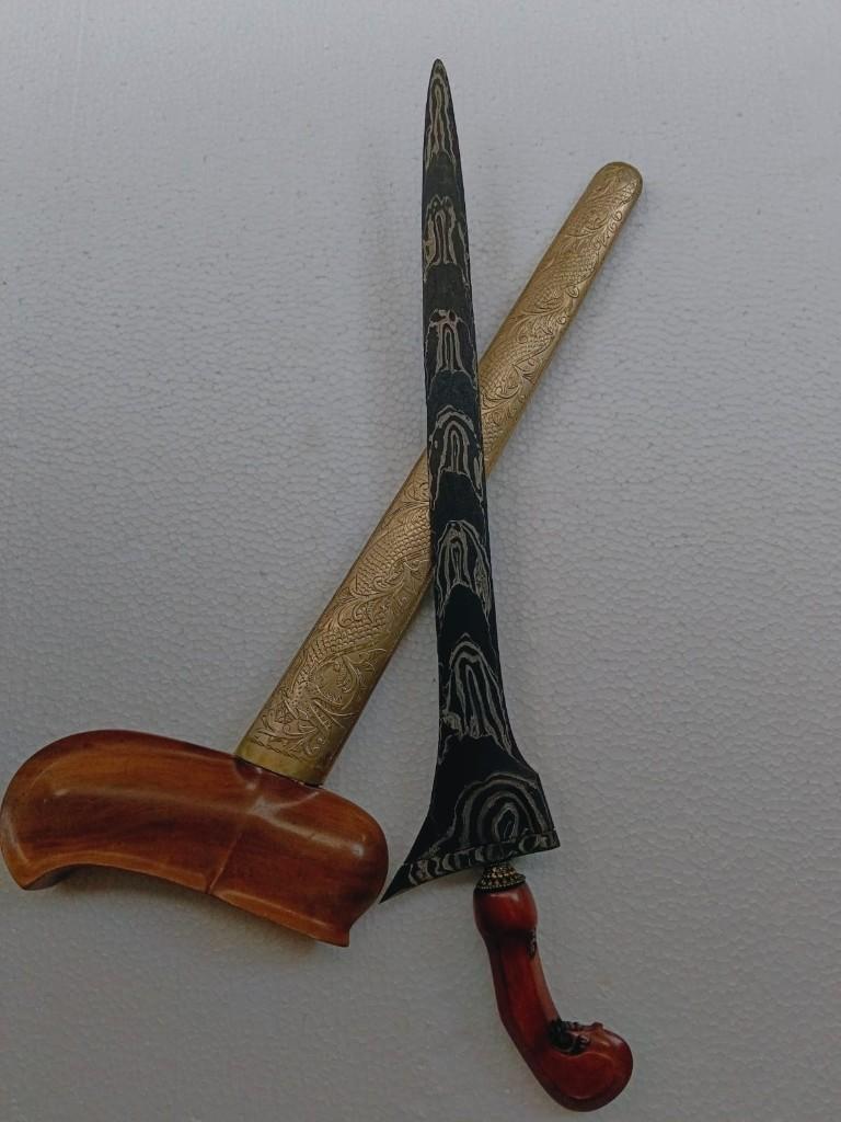 Antieke Keris Brojol Pamor Ondo Agung Surakarta Teak SVA56, Wapen, Verzenden, Overige materialen, Indonesië