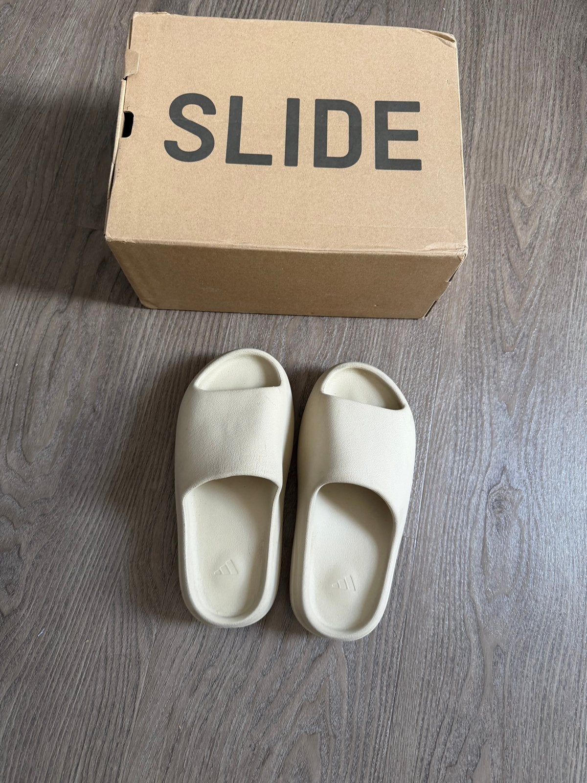 Yeezy Slides Crème Maat 42 (valt als 40/41) Top Staat, Kleding | Heren, Schoenen, Verzenden, Zo goed als nieuw, Overige kleuren