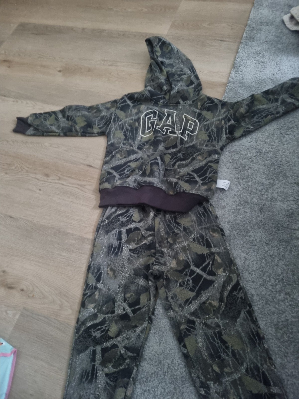 GAP Camouflage Trainingspak Jongen Maat S (6-7), Ophalen of Verzenden, Nieuw, GAP, Jongen