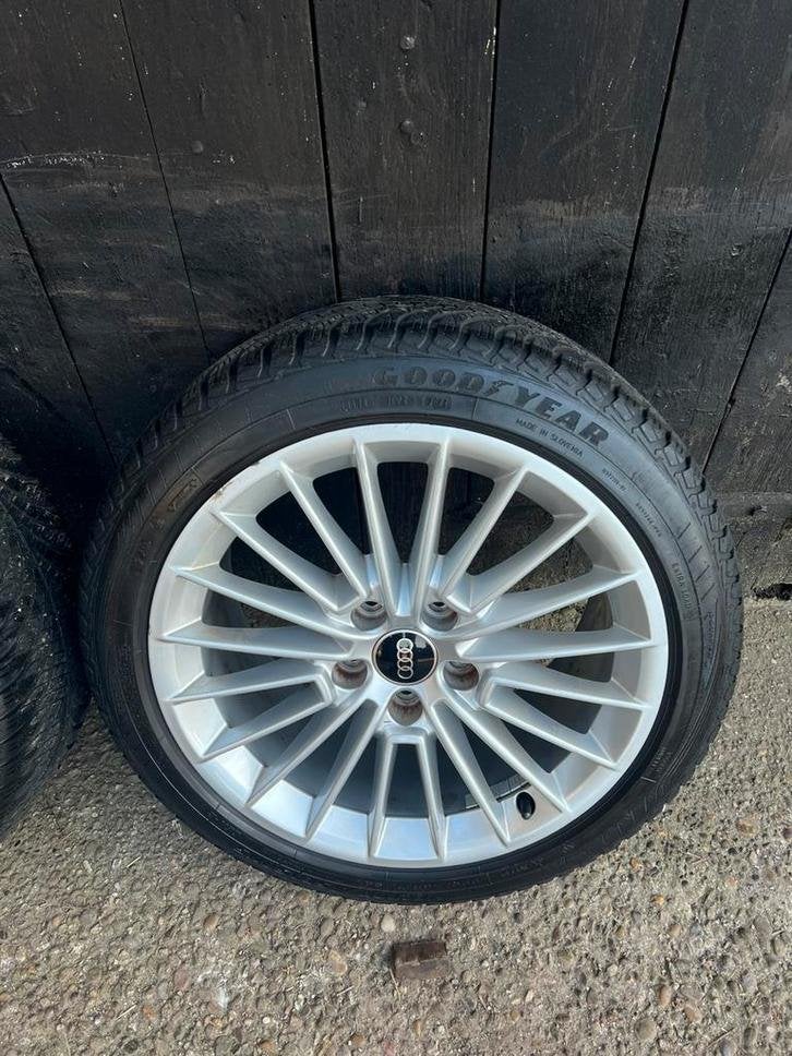 Originele Audi A3 velgen 17? 5x112 goodyear 6mm All-season, Auto-onderdelen, Banden en Velgen, Niet ingevuld, Gebruikt, Banden en Velgen