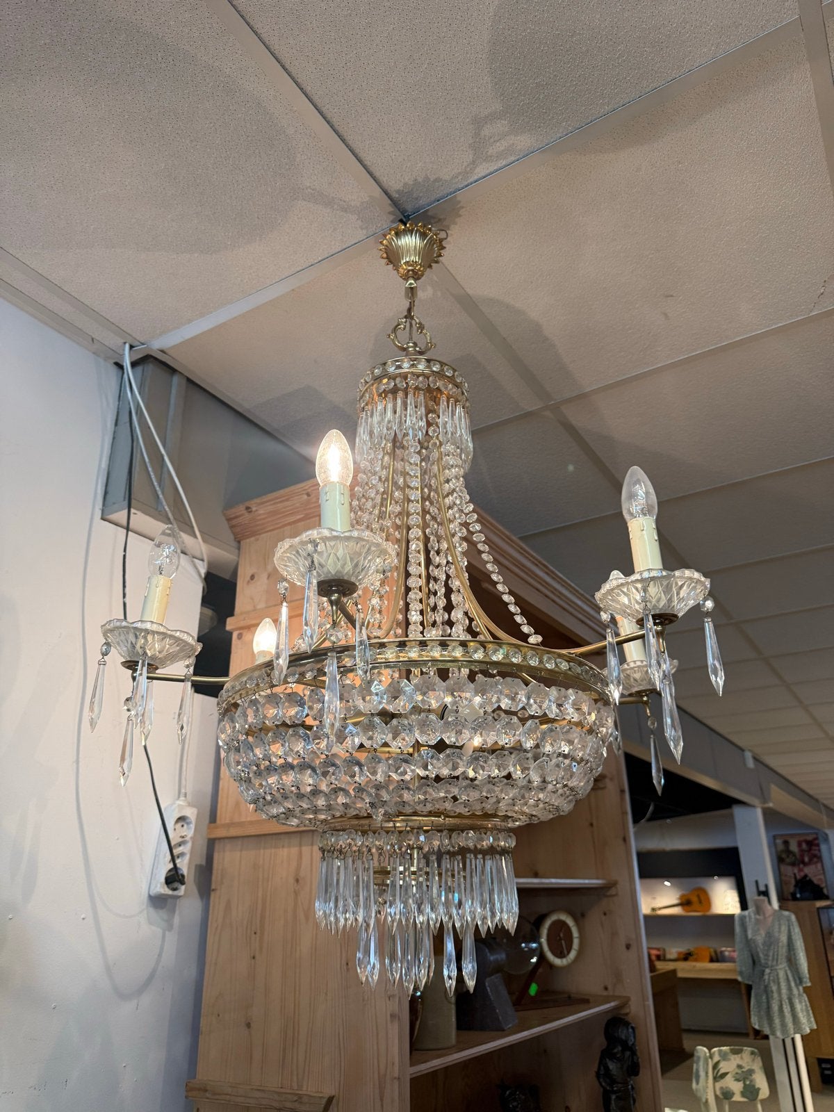Grote kristallen kroonluchter - Klassiek en elegant, Huis en Inrichting, Lampen | Hanglampen, Ophalen, Gebruikt, Glas