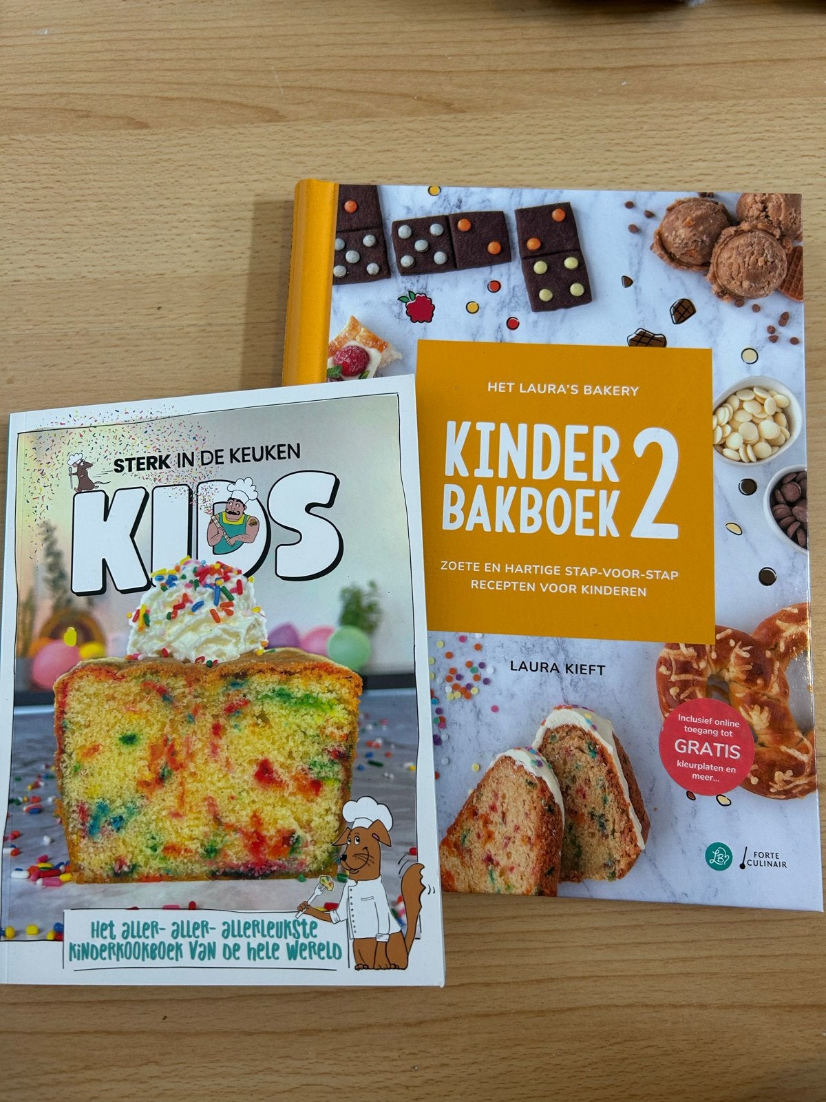 Kinderkookboeken: Kids Sterk in de Keuken & Laura's Bakery 2, Ophalen, Zo goed als nieuw, Overige gebieden, Hoofdgerechten