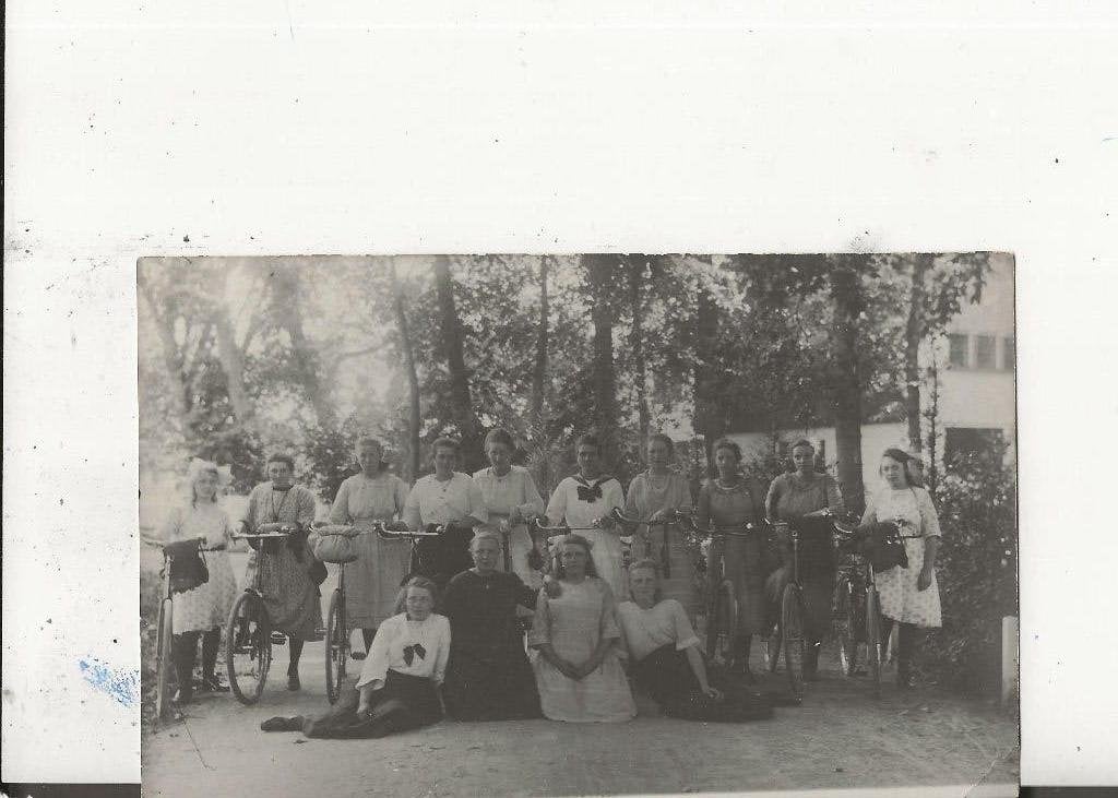 Monster Dames Fietsclub Fotokaart, Ophalen of Verzenden, 1920 tot 1940, Ongelopen, Zuid-Holland