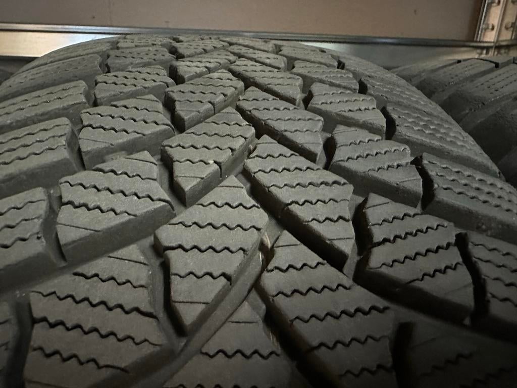 Bridgestone Winterbanden op 17” Volvo velgen, Auto-onderdelen, Banden en Velgen, Ophalen, Gebruikt, Banden en Velgen, 17 inch
