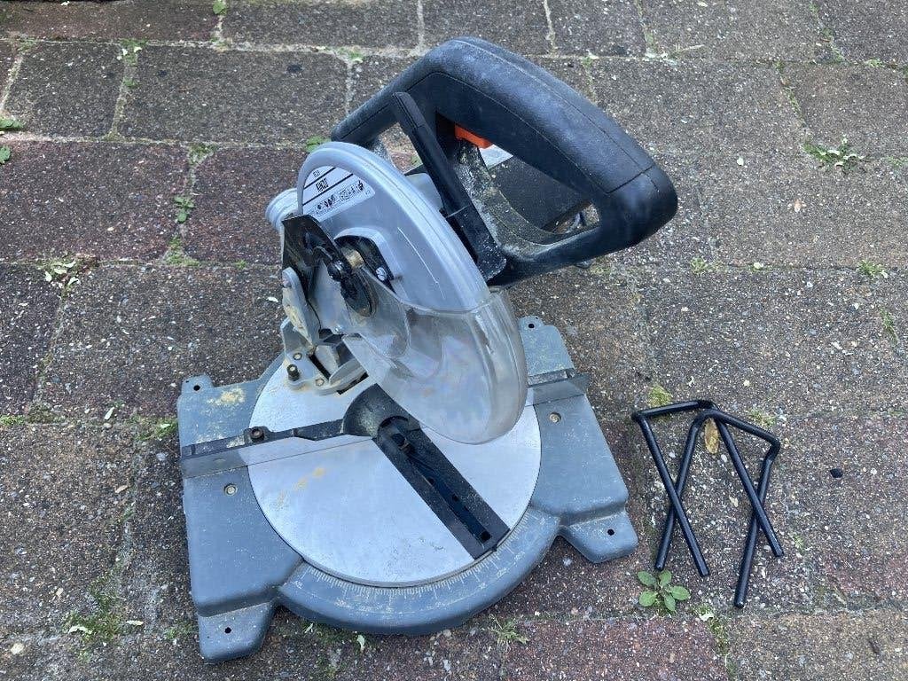 Kinzo Afkortzaag, Doe-het-zelf en Verbouw, Gereedschap | Zaagmachines, Ophalen of Verzenden, Zo goed als nieuw, Afkortzaag, 30 tot 70 mm