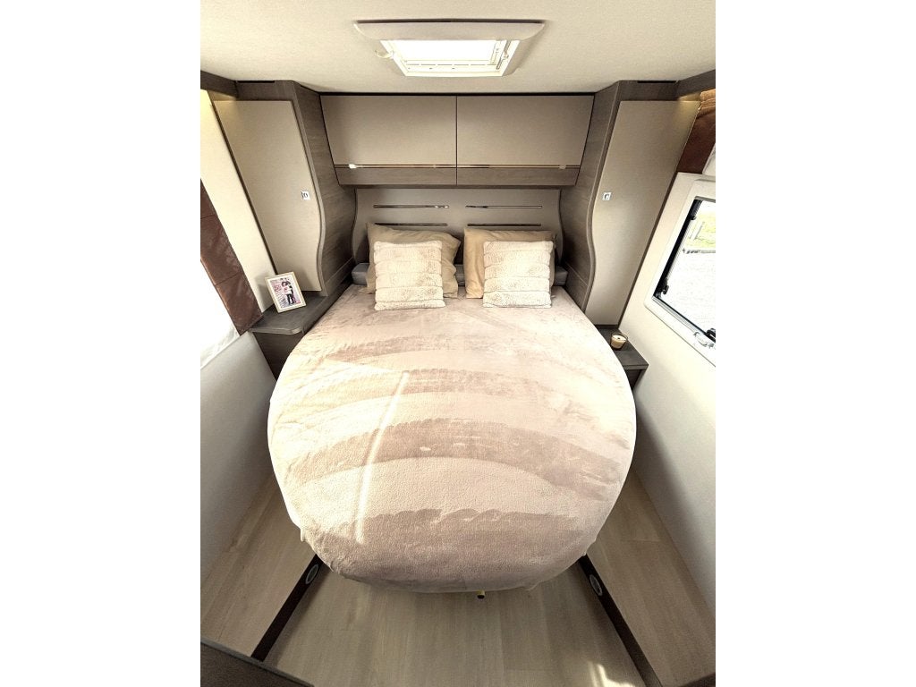 Chausson 768 XLB Titanium AUTOMAAT QUEENSBED + HEFBED + F2F, Automaat, Ford, 7 tot 8 meter, Diesel