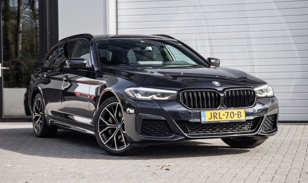 BMW 5-serie Touring 530e M Sport / Apple Carplay / LED / PHE, Achterwielaandrijving, Gebruikt, Zwart, 4 cilinders