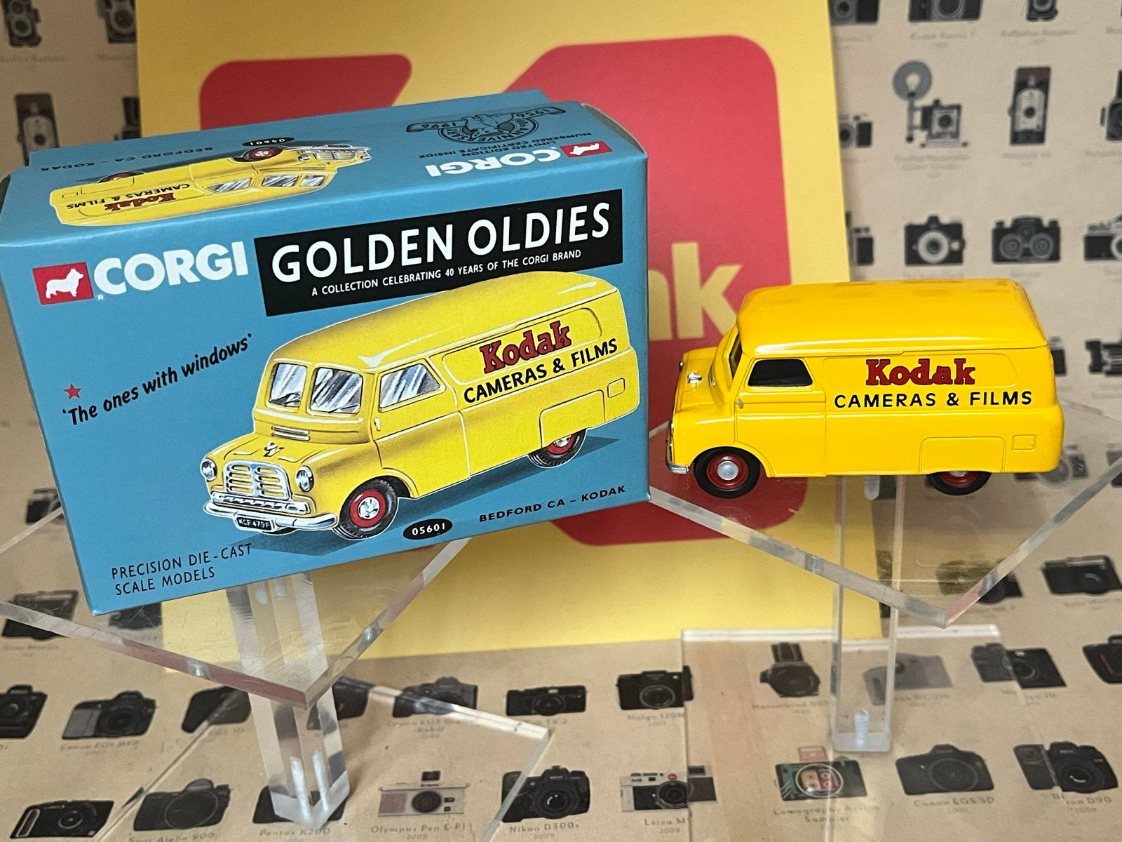 Corgi Golden Oldies Bedford CA Kodak Cameras & Films, Ophalen of Verzenden, Zo goed als nieuw, Bus of Vrachtwagen, Corgi